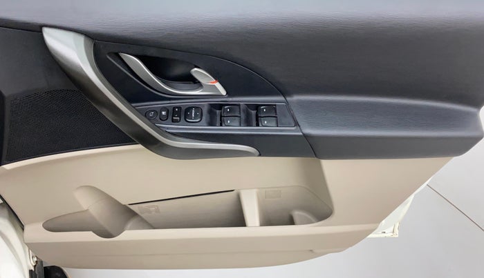 2017 Mahindra XUV500 W6, Diesel, Manual, 51,377 km, Driver Side Door Panels Control