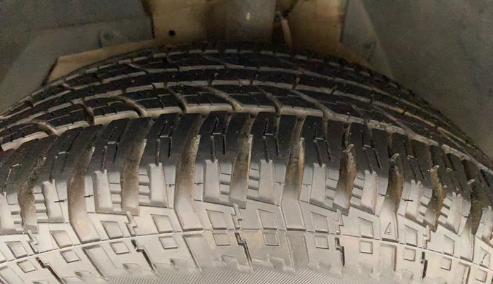 2017 Mahindra XUV500 W6, Diesel, Manual, 51,377 km, Left Front Tyre Tread
