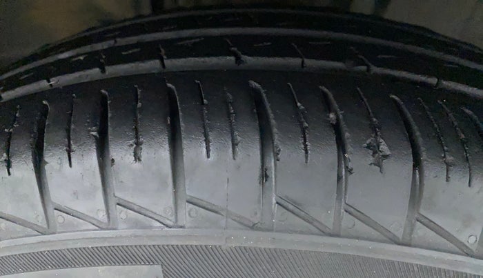 2022 Renault TRIBER RXT, Petrol, Manual, 21,028 km, Right Front Tyre Tread