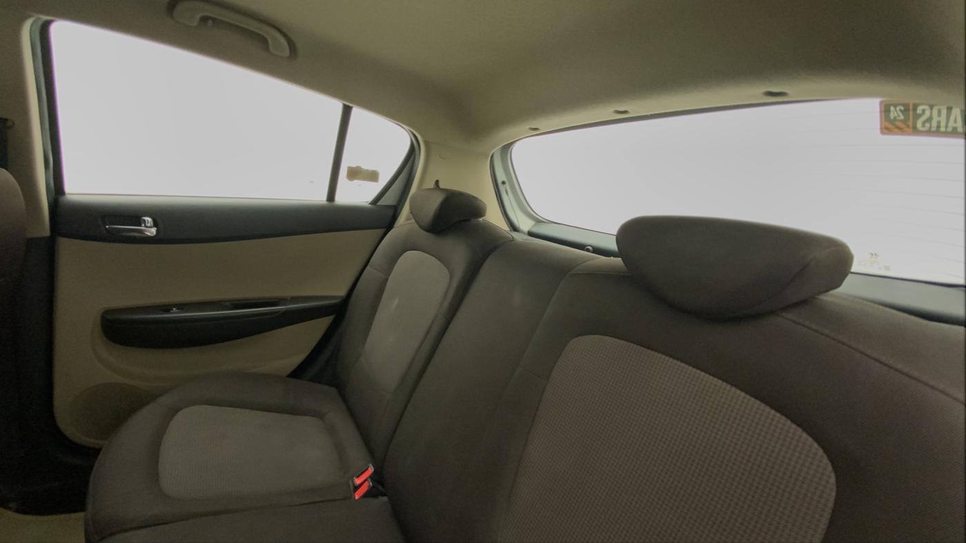 2012 Hyundai i20 SPORTZ 1.2, Petrol, Manual, 99,352 km, Right Side Rear Door Cabin