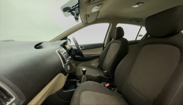 2012 Hyundai i20 SPORTZ 1.2, Petrol, Manual, 99,352 km, Right Side Front Door Cabin
