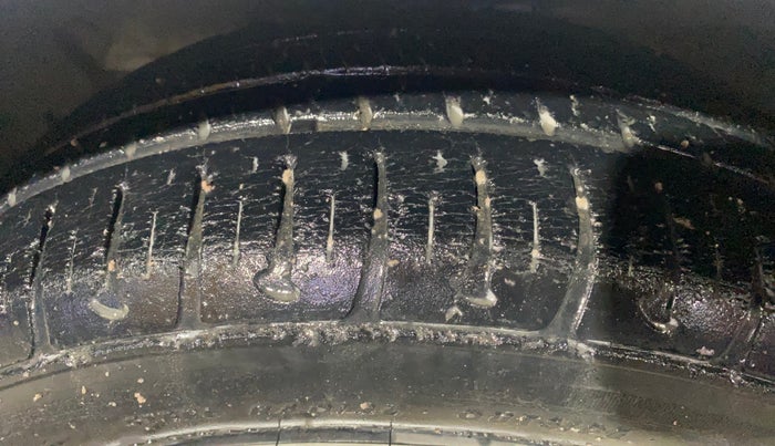 2017 Hyundai Grand i10 MAGNA AT 1.2 KAPPA VTVT, Petrol, Automatic, 26,594 km, Left Front Tyre Tread