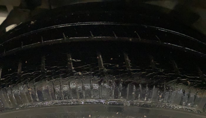 2017 Hyundai Grand i10 MAGNA AT 1.2 KAPPA VTVT, Petrol, Automatic, 26,594 km, Right Rear Tyre Tread