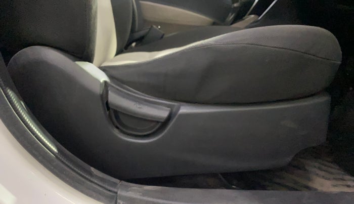 2017 Hyundai Grand i10 MAGNA AT 1.2 KAPPA VTVT, Petrol, Automatic, 26,594 km, Driver Side Adjustment Panel