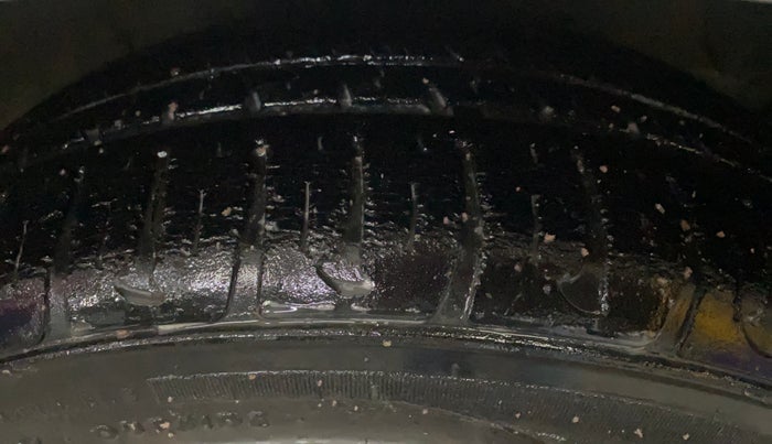 2017 Hyundai Grand i10 MAGNA AT 1.2 KAPPA VTVT, Petrol, Automatic, 26,594 km, Right Front Tyre Tread