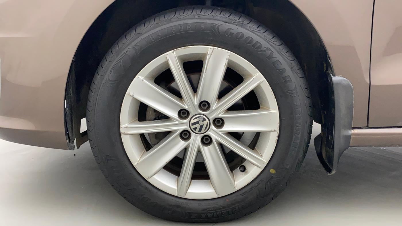 2016 Volkswagen Vento HIGHLINE 1.5 AT, Diesel, Automatic, 1,00,894 km, Left Front Wheel