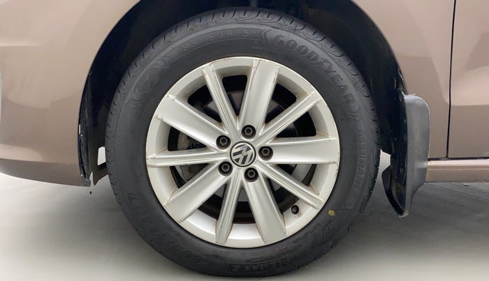 2016 Volkswagen Vento HIGHLINE 1.5 AT, Diesel, Automatic, 1,00,894 km, Left Front Wheel