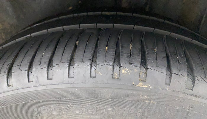 2016 Volkswagen Vento HIGHLINE 1.5 AT, Diesel, Automatic, 1,00,894 km, Left Rear Tyre Tread
