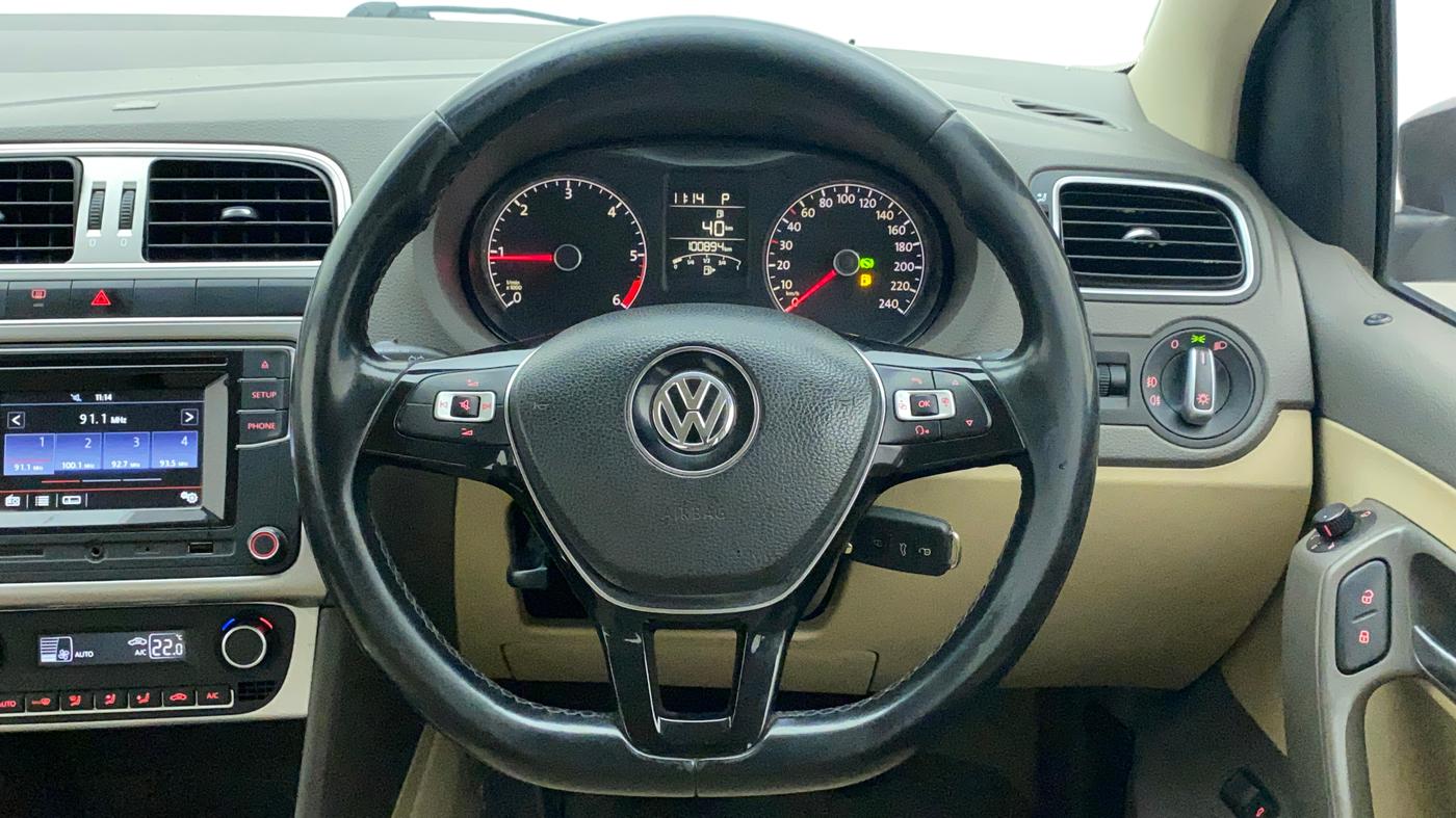 2016 Volkswagen Vento HIGHLINE 1.5 AT, Diesel, Automatic, 1,00,894 km, Steering Wheel Close Up
