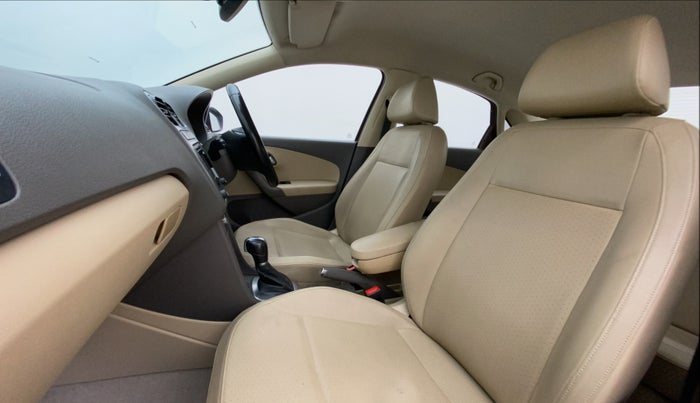 2016 Volkswagen Vento HIGHLINE 1.5 AT, Diesel, Automatic, 1,00,894 km, Right Side Front Door Cabin