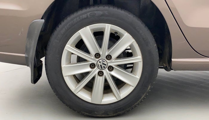 2016 Volkswagen Vento HIGHLINE 1.5 AT, Diesel, Automatic, 1,00,894 km, Right Rear Wheel