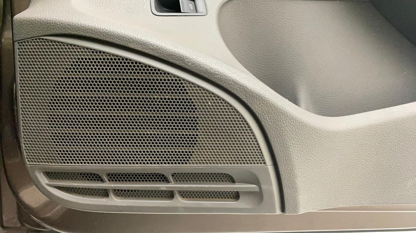 2016 Volkswagen Vento HIGHLINE 1.5 AT, Diesel, Automatic, 1,00,894 km, Speaker