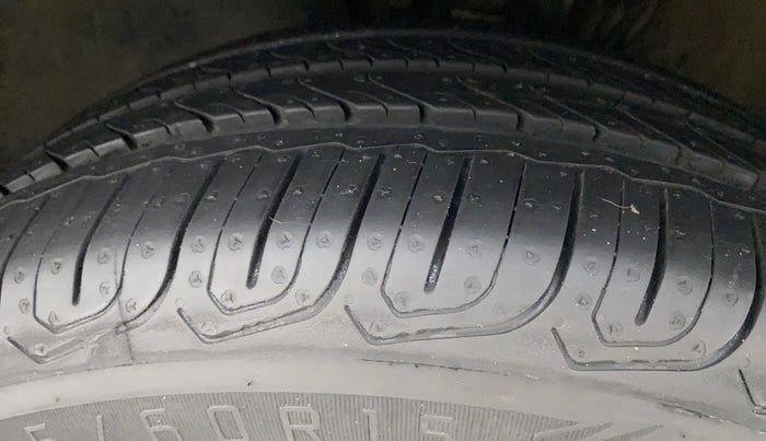 2016 Volkswagen Vento HIGHLINE 1.5 AT, Diesel, Automatic, 1,00,894 km, Left Front Tyre Tread