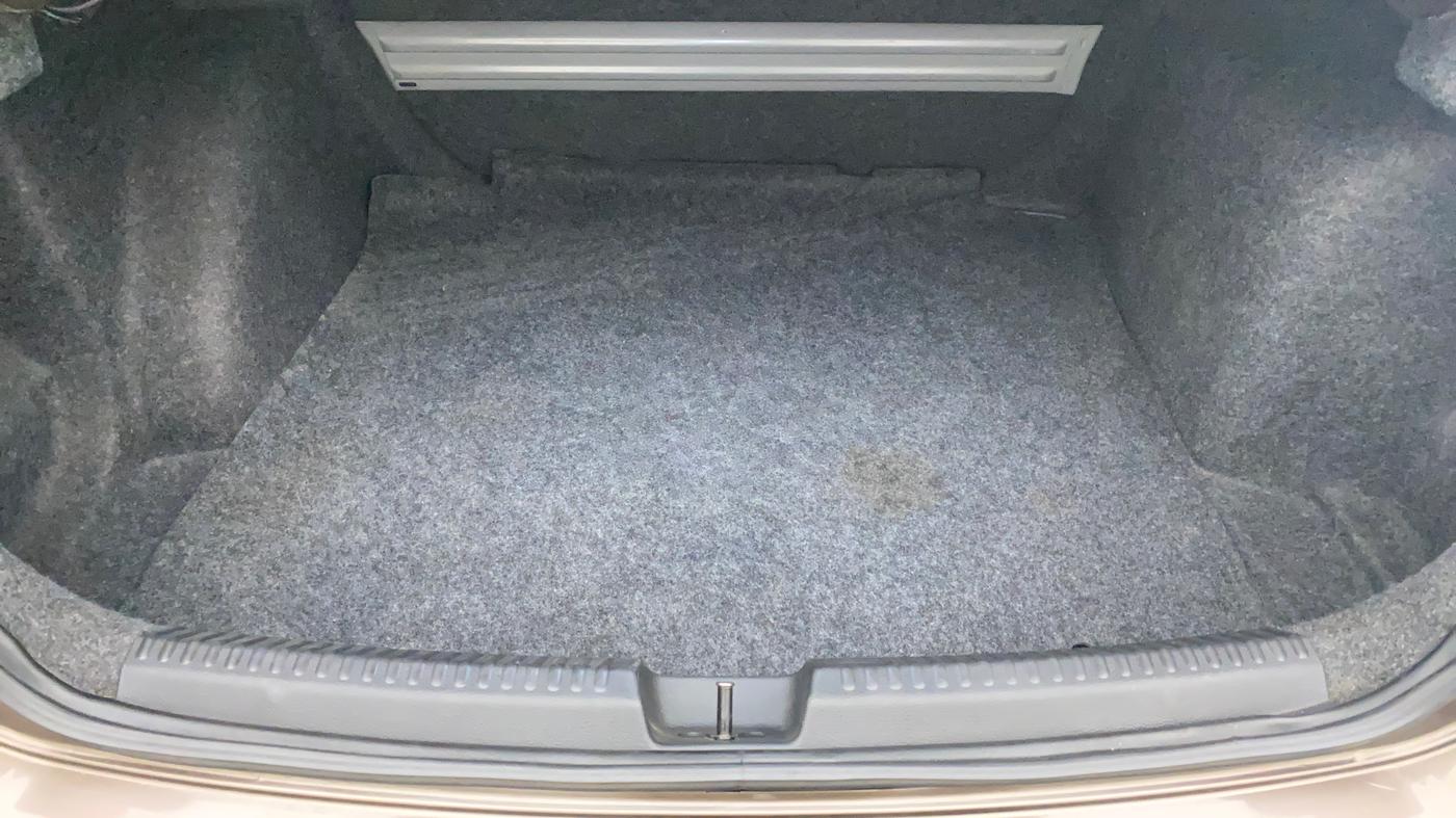 2016 Volkswagen Vento HIGHLINE 1.5 AT, Diesel, Automatic, 1,00,894 km, Boot Inside