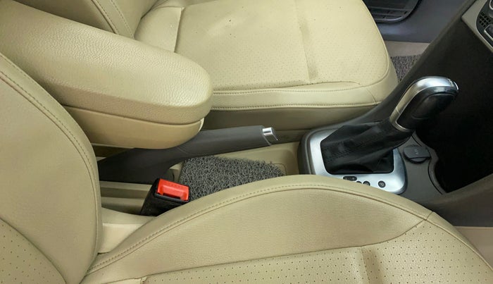 2016 Volkswagen Vento HIGHLINE 1.5 AT, Diesel, Automatic, 1,00,894 km, Gear Lever