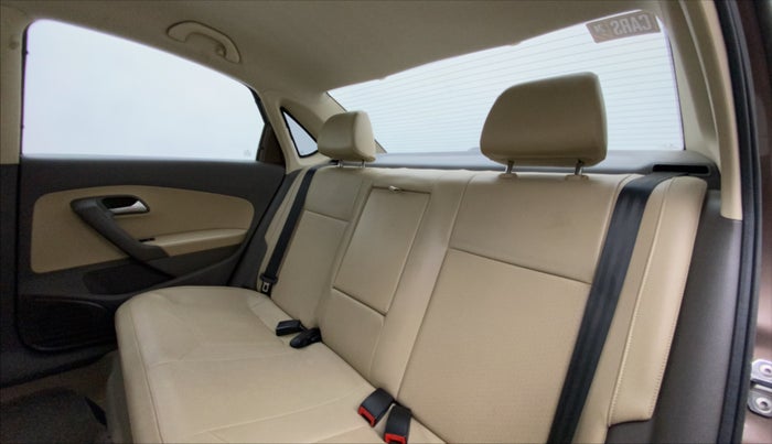 2016 Volkswagen Vento HIGHLINE 1.5 AT, Diesel, Automatic, 1,00,894 km, Right Side Rear Door Cabin