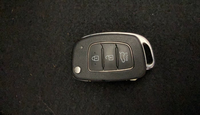 2020 Hyundai VENUE SX 1.0 TURBO IMT, Petrol, Manual, 39,128 km, Key Close Up