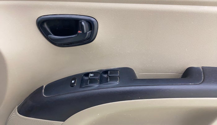 2016 Hyundai i10 MAGNA 1.1, CNG, Manual, 93,408 km, Driver Side Door Panels Control