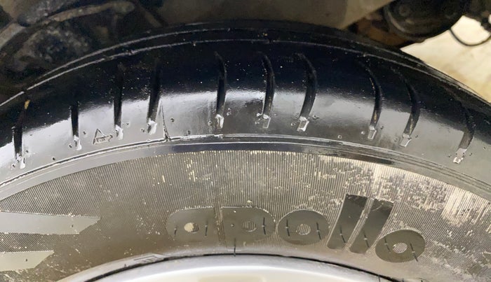 2016 Hyundai i10 MAGNA 1.1, CNG, Manual, 93,408 km, Right Front Tyre Tread