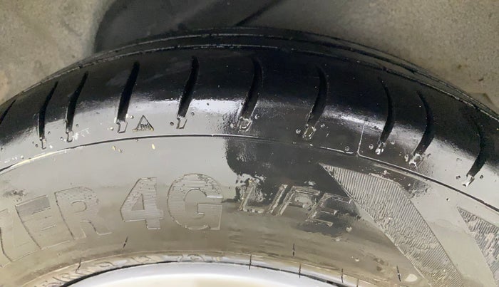 2016 Hyundai i10 MAGNA 1.1, CNG, Manual, 93,408 km, Left Rear Tyre Tread