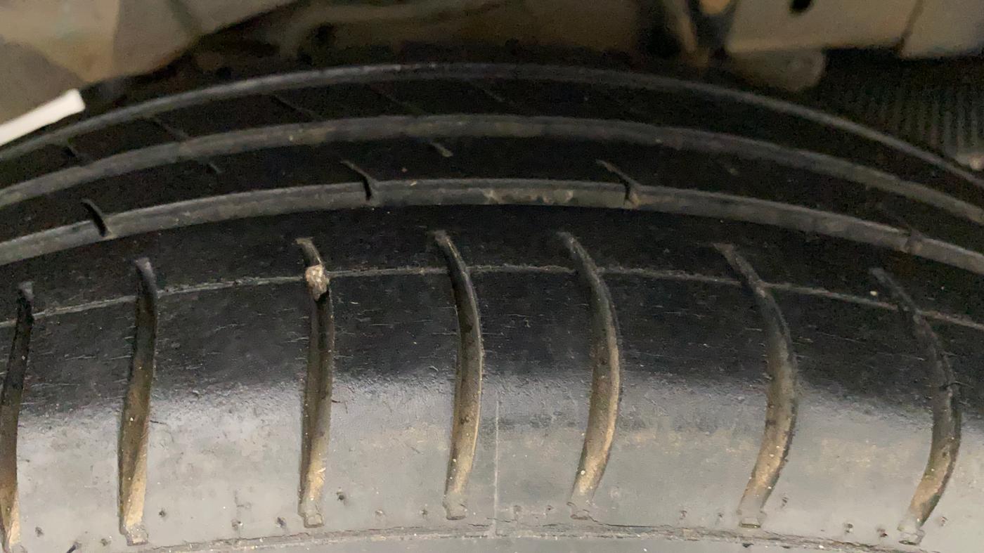 2011 Hyundai Santro Xing GLS, Petrol, Manual, 1,41,380 km, Left Rear Tyre Tread