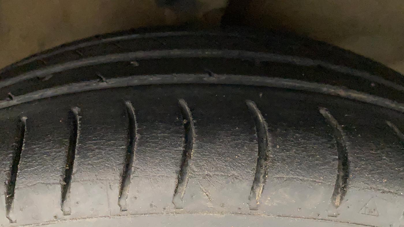 2011 Hyundai Santro Xing GLS, Petrol, Manual, 1,41,380 km, Right Front Tyre Tread