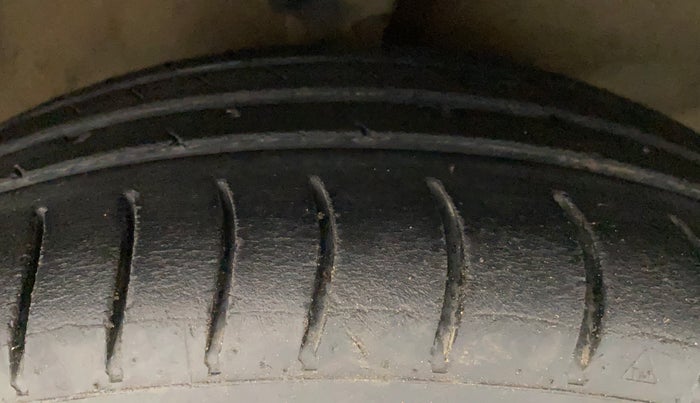 2011 Hyundai Santro Xing GLS, Petrol, Manual, 1,41,380 km, Right Front Tyre Tread