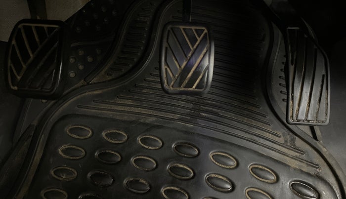 2014 Maruti Swift Dzire VXI, Petrol, Manual, 34,579 km, Pedals