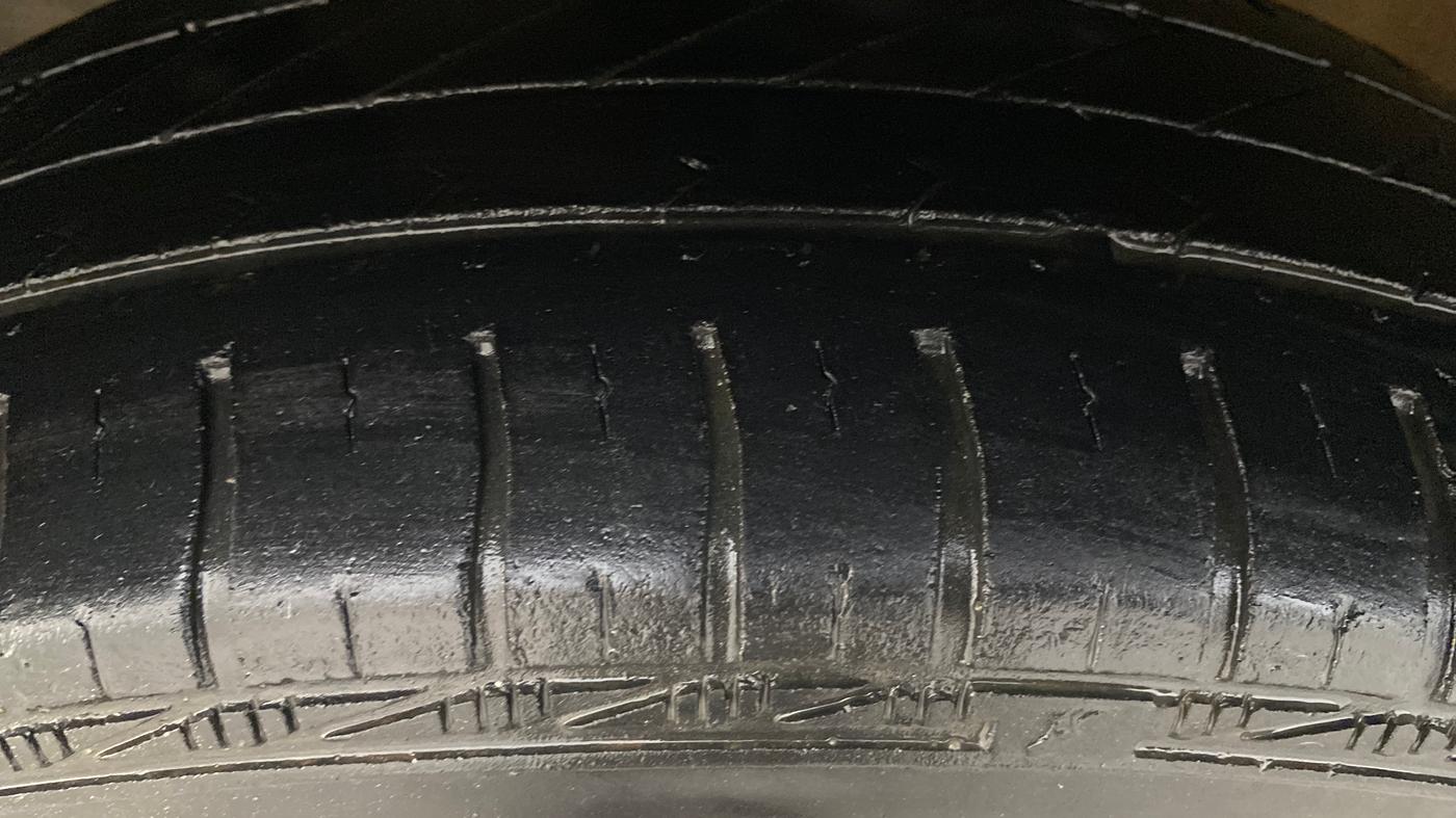 2014 Maruti Swift VXI, Petrol, Manual, 72,574 km, Left Front Tyre Tread