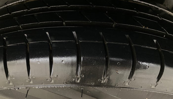 2014 Maruti Swift VXI, Petrol, Manual, 72,574 km, Left Rear Tyre Tread