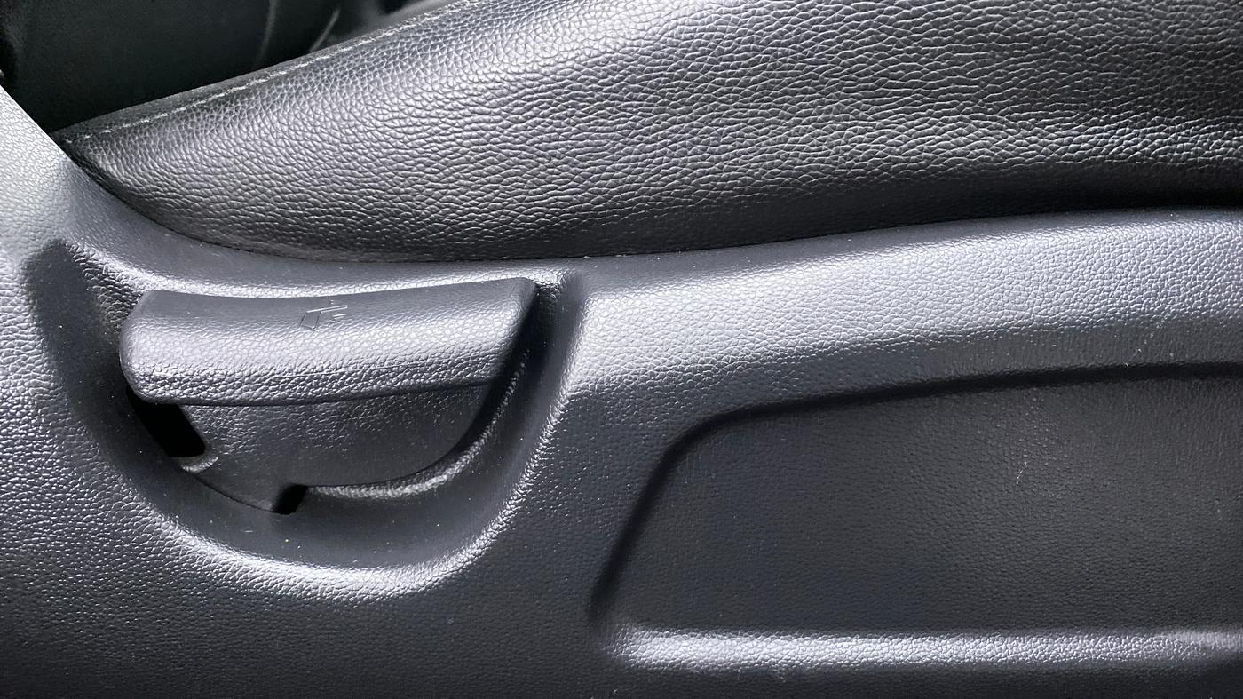 2019 Hyundai Elite i20 1.2 MAGNA PLUS VTVT, Petrol, Manual, 23,577 km, Driver Side Adjustment Panel