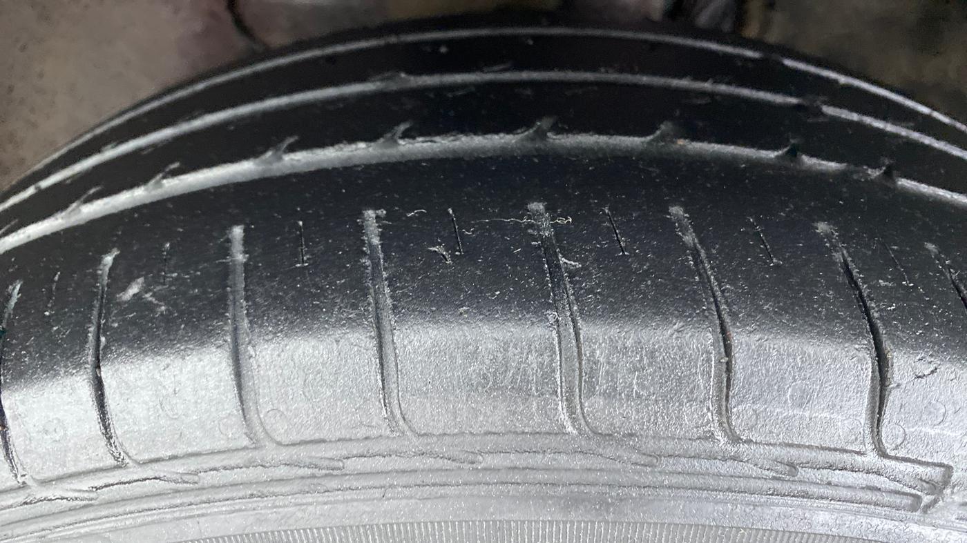2019 Hyundai Elite i20 1.2 MAGNA PLUS VTVT, Petrol, Manual, 23,577 km, Left Front Tyre Tread
