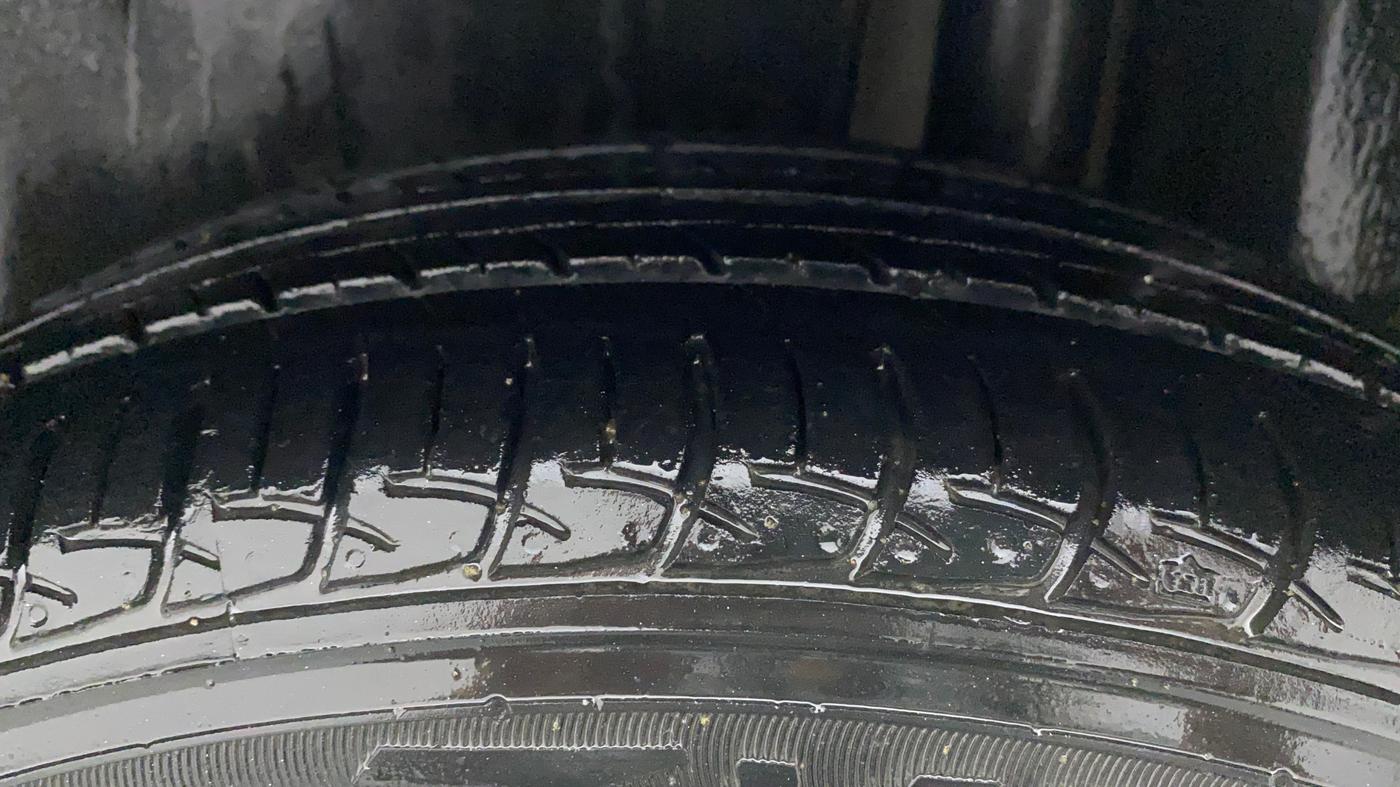 2018 Maruti Ciaz ZETA 1.4  AT PETROL, Petrol, Automatic, 64,686 km, Left Rear Tyre Tread