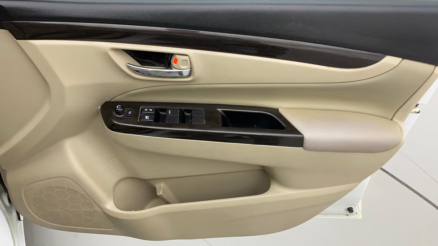 2018 Maruti Ciaz ZETA 1.4  AT PETROL, Petrol, Automatic, 64,686 km, Driver Side Door Panels Control