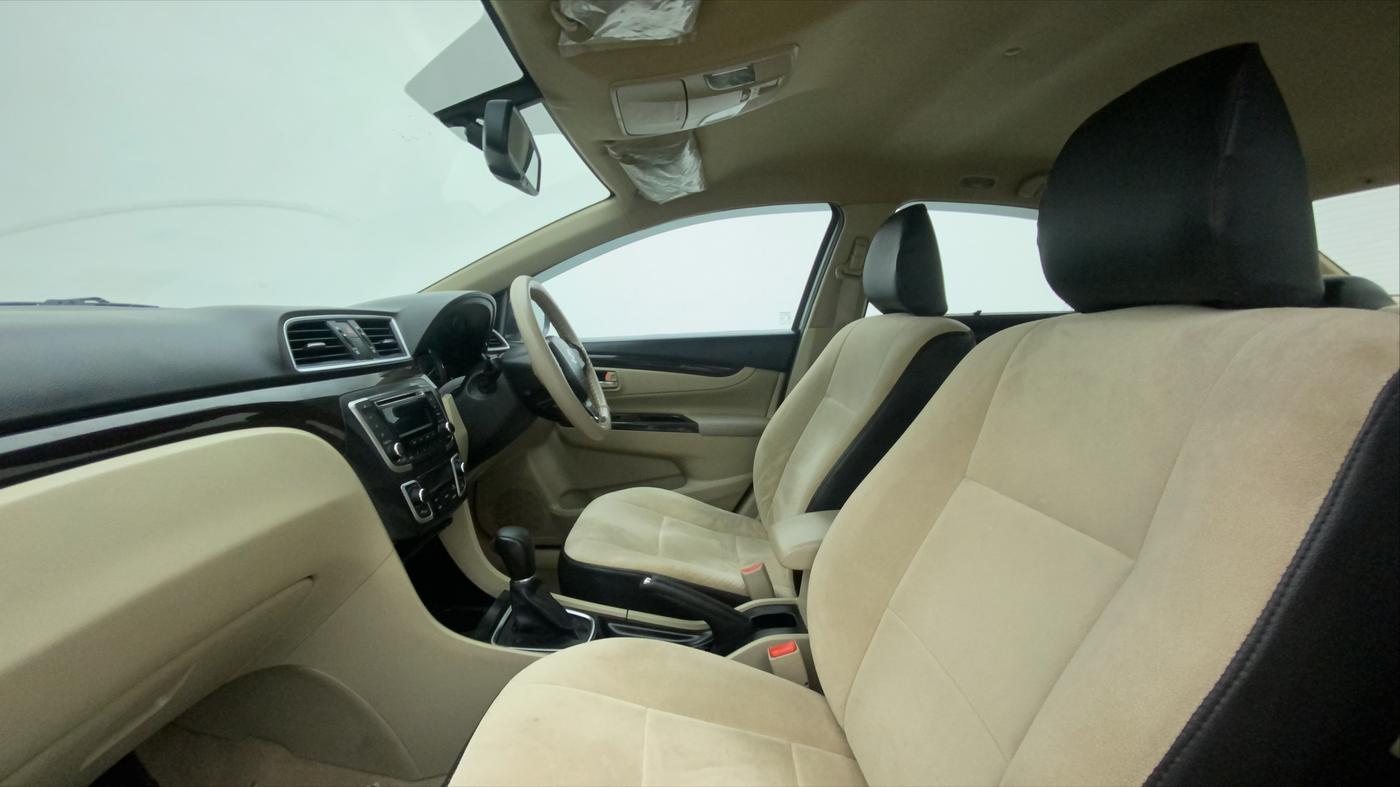 2018 Maruti Ciaz ZETA 1.4  AT PETROL, Petrol, Automatic, 64,686 km, Right Side Front Door Cabin