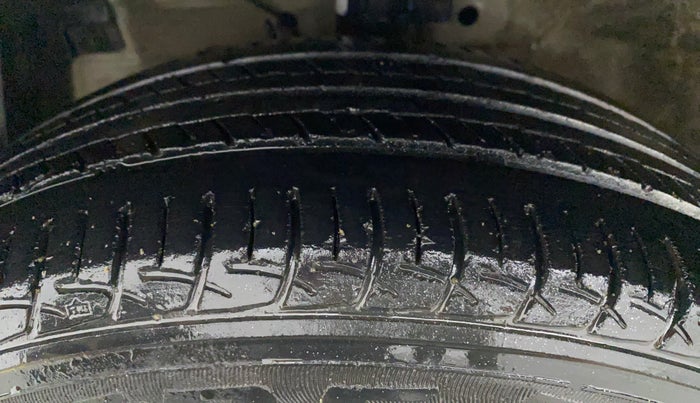 2018 Maruti Ciaz ZETA 1.4  AT PETROL, Petrol, Automatic, 64,686 km, Left Front Tyre Tread
