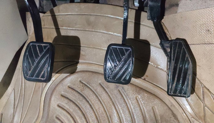 2018 Maruti Dzire VDI, Diesel, Manual, 99,868 km, Pedals