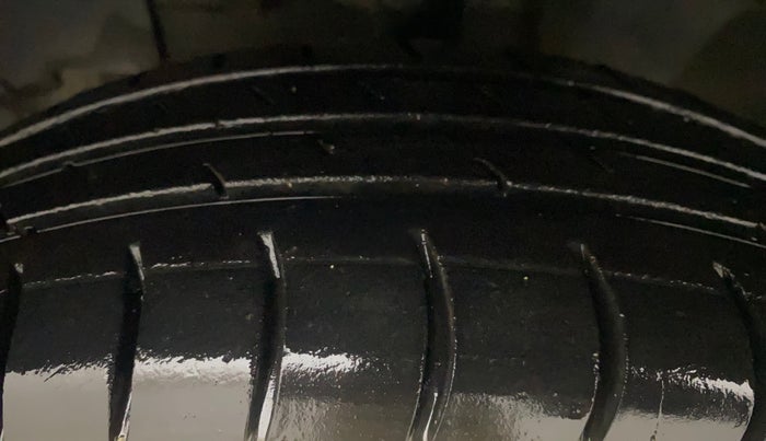 2016 Renault Kwid RXT 1.0, Petrol, Manual, 47,594 km, Left Front Tyre Tread