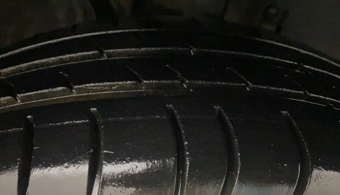 2016 Renault Kwid RXT 1.0, Petrol, Manual, 47,594 km, Right Front Tyre Tread