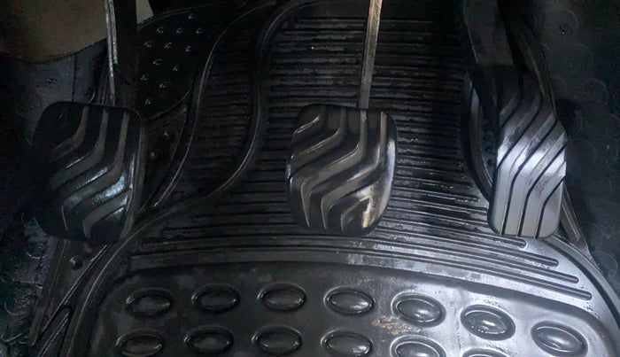 2016 Renault Kwid RXT 1.0, Petrol, Manual, 47,594 km, Pedals