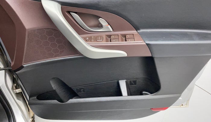 2013 Mahindra XUV500 W8, Diesel, Manual, 92,696 km, Driver Side Door Panels Control