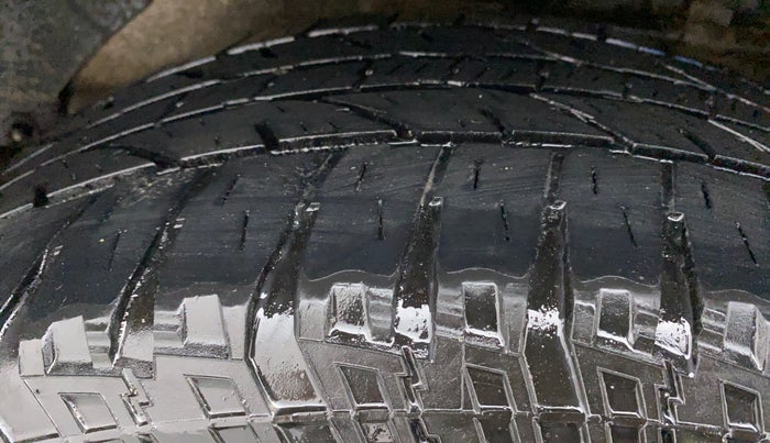 2013 Mahindra XUV500 W8, Diesel, Manual, 92,696 km, Left Rear Tyre Tread