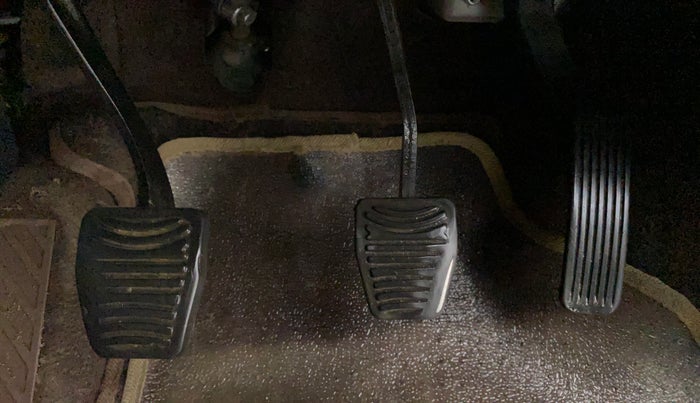 2013 Mahindra XUV500 W8, Diesel, Manual, 92,696 km, Pedals