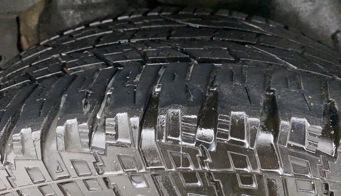 2013 Mahindra XUV500 W8, Diesel, Manual, 92,696 km, Right Rear Tyre Tread