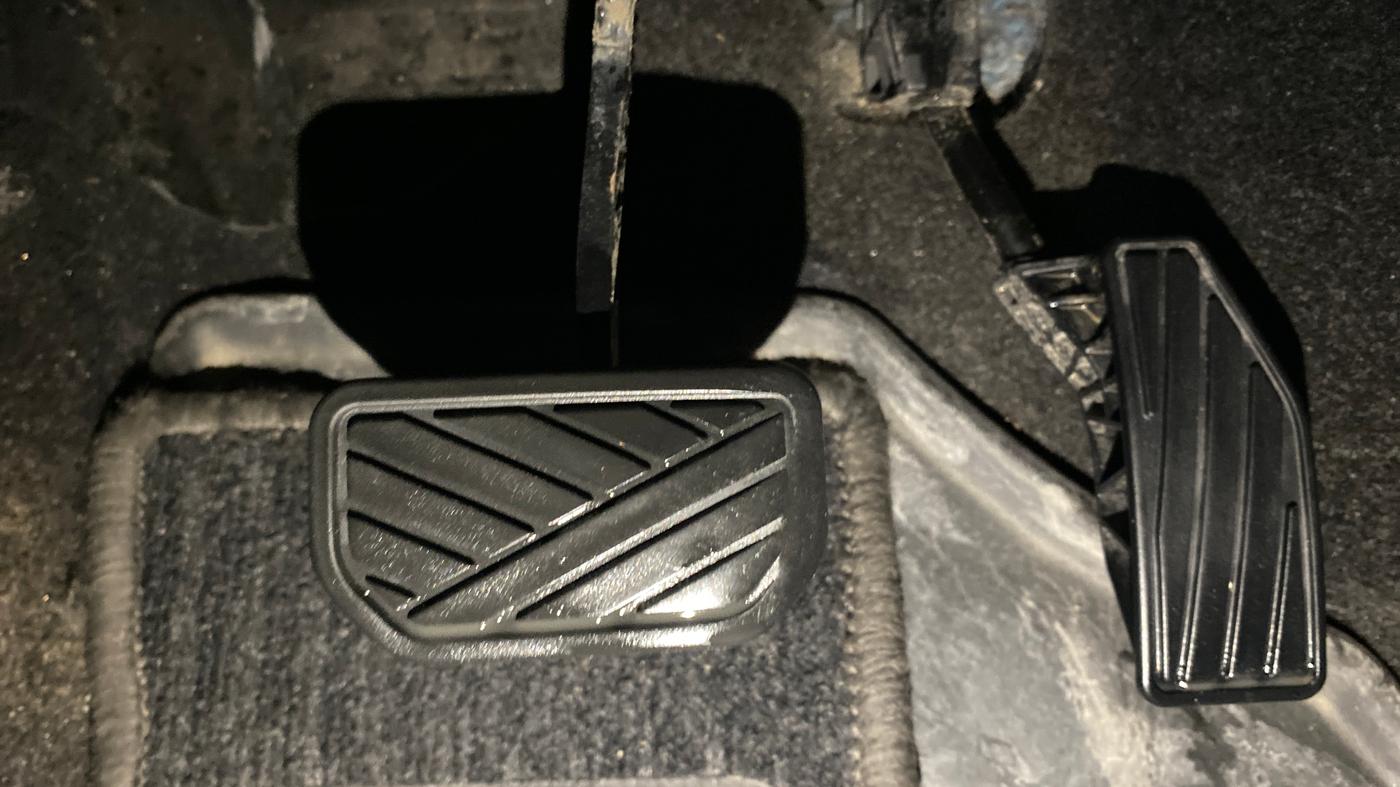 2022 Maruti XL6 ZETA AT, Petrol, Automatic, 39,914 km, Pedals
