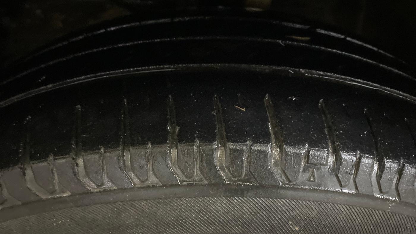 2022 Maruti XL6 ZETA AT, Petrol, Automatic, 39,914 km, Left Front Tyre Tread
