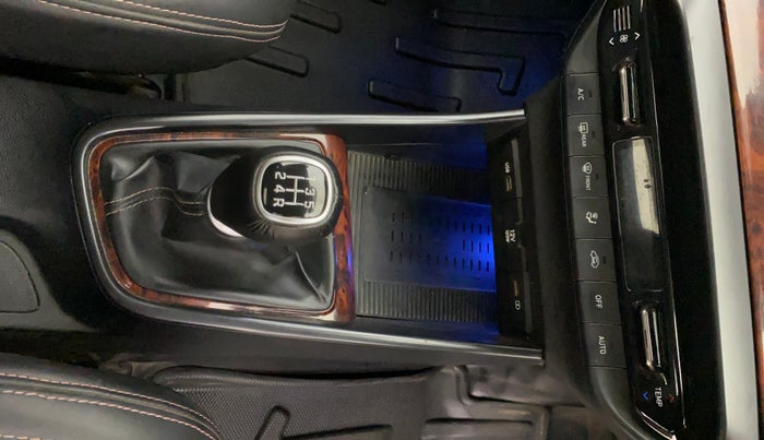 2022 Hyundai NEW I20 ASTA 1.2 MT, Petrol, Manual, 54,233 km, Gear Lever