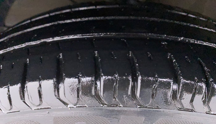2018 Maruti Dzire VXI, Petrol, Manual, 47,507 km, Left Front Tyre Tread