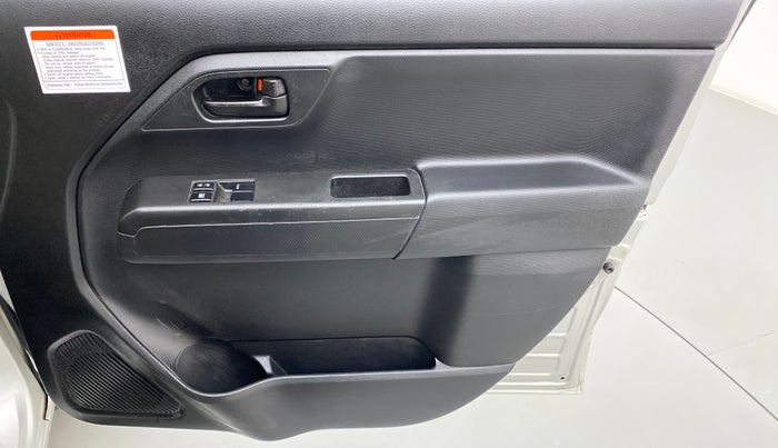 2020 Maruti New Wagon-R LXI CNG 1.0 L, CNG, Manual, 58,702 km, Driver Side Door Panels Control