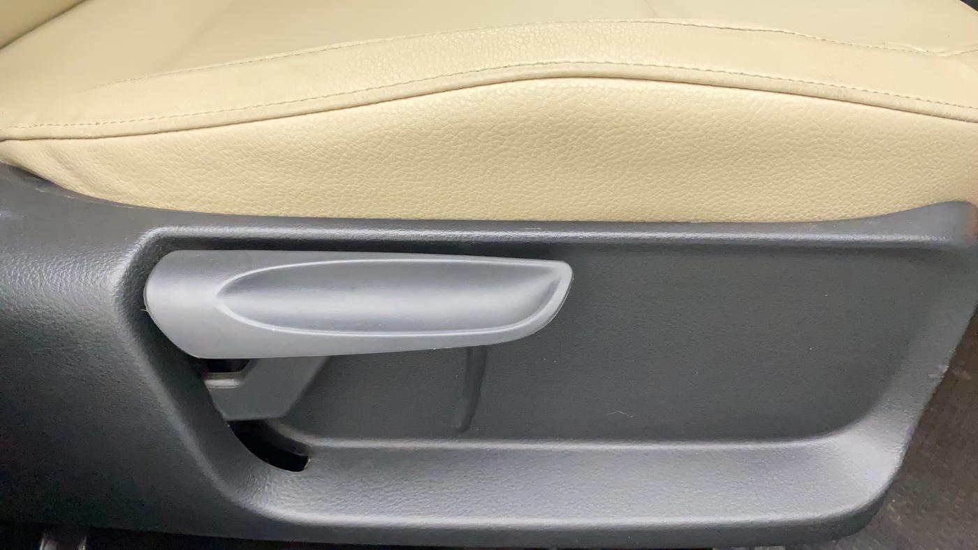 2019 Volkswagen Vento HIGHLINE PLUS 1.2 AT 16 ALLOY, Petrol, Automatic, 67,845 km, Driver Side Adjustment Panel